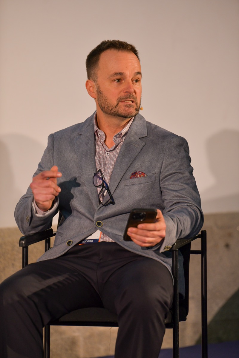 Jacob Searing presenting at APSCA 2025 in Porto, Portugal